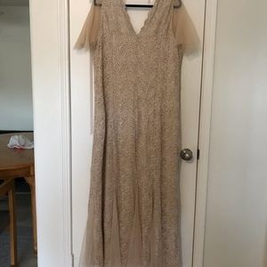 Cream/Nude Maxi dress (3x)